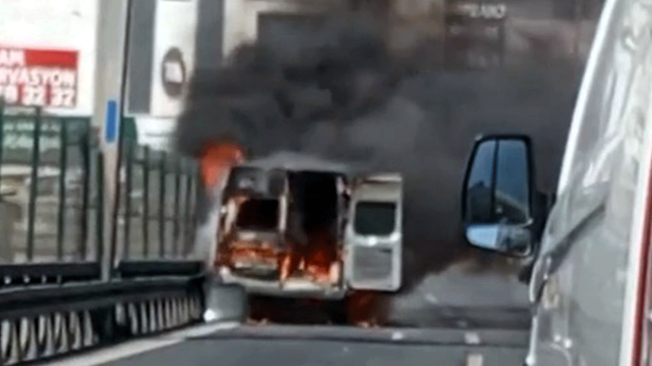 İstanbul trafiğini felç eden yangın
