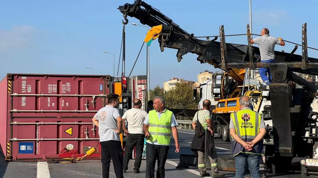 İstanbul trafiğini kilitleyen kaza!