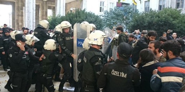 İstanbul Üniversitesi afiş gerginliği: 5 gözaltı