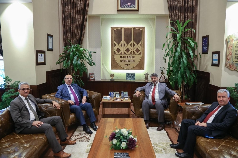 İstanbul Üniversitesi Rektörü Ak, Rektör Polat’a başarılar diledi 