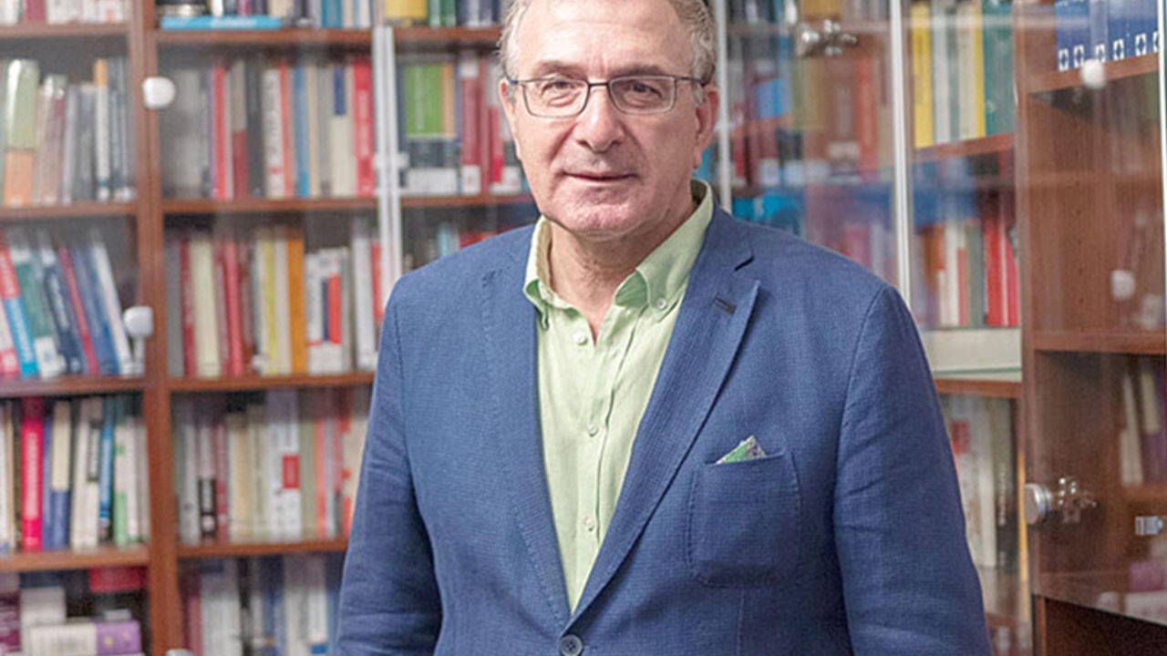 İstanbul Üniversitesi yönetimini Ceza hukukçusu Prof. Dr. Adem Sözüer ağır eleştirdi!