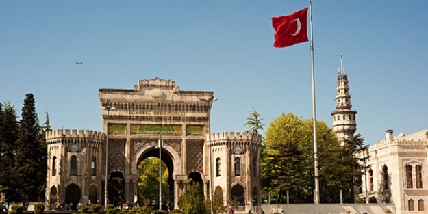 İstanbul Üniversite'de 'laiklik-şeriat' gerginliği!