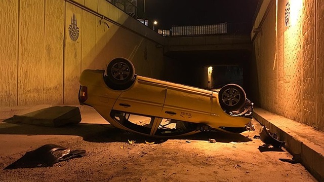 İstanbul Üsküdar'da taksi alt geçide düştü: 3 yaralı