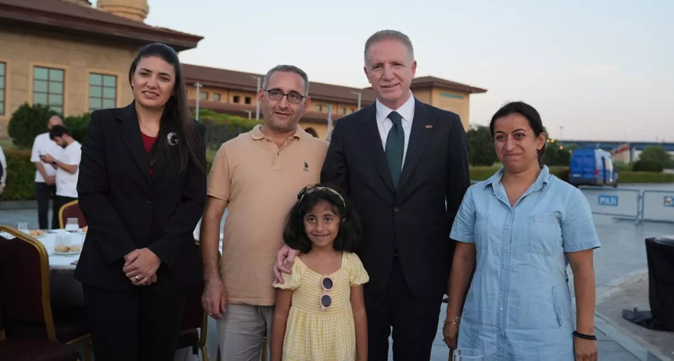 İstanbul Valisi Davut Gül, 15 Temmuz şehit aileleri onuruna düzenlenen programa katıldı