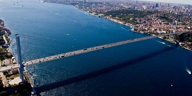 İstanbul Valiliğinden Boğaz'dan geçen tüm gemilere Türk bayrağı