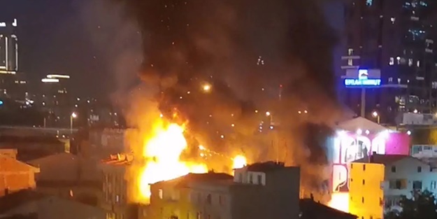 İstanbul Valiliğinden Kadıköy'deki patlamayla ilgili flaş açıklama! Kesin sebebinin...