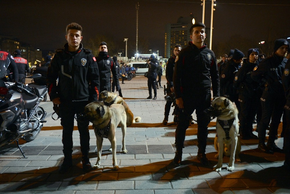 İstanbul Valisi Ali Yerlikaya, Taksim’de yılbaşı tedbirlerini denetledi 