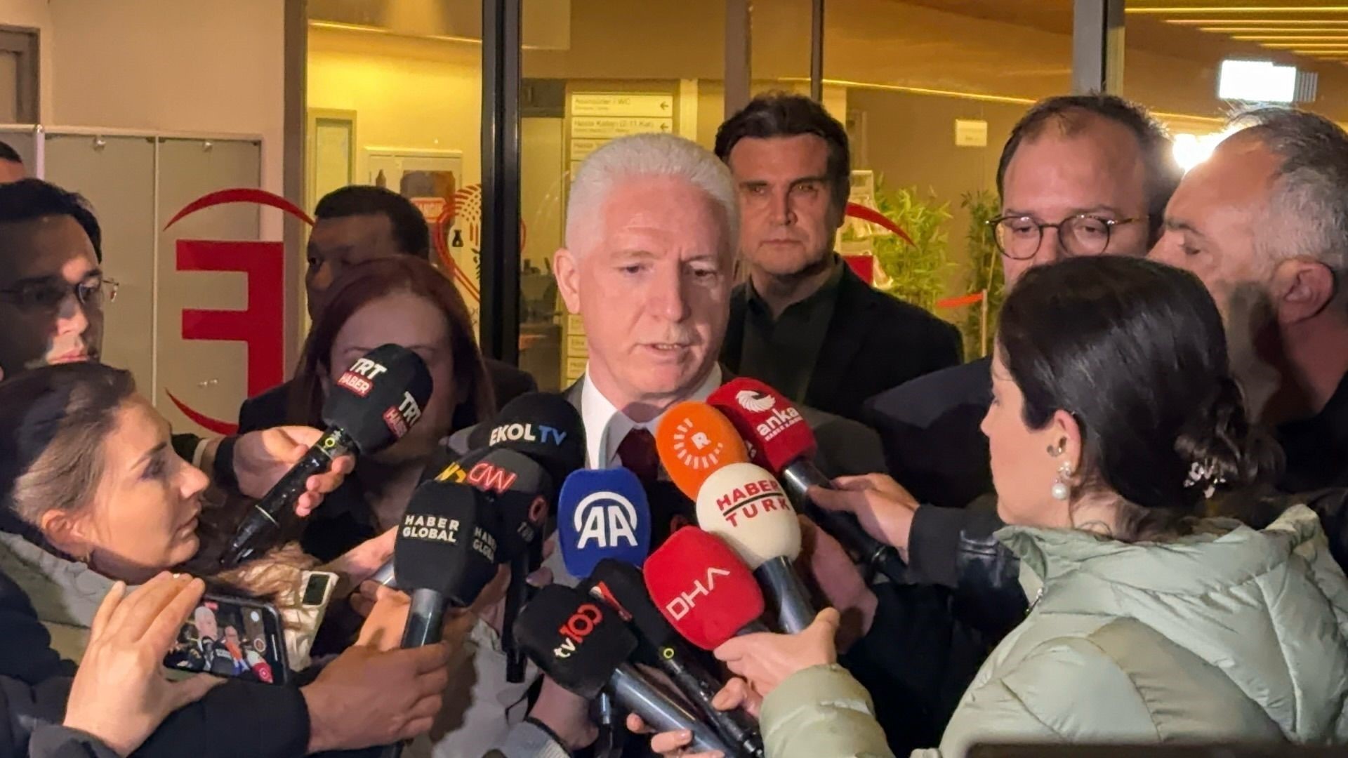 İstanbul Valisi Davut Gül, ameliyata alınan Sırrı Süreyya Önder’in durumu hakkında açıklamada bulundu