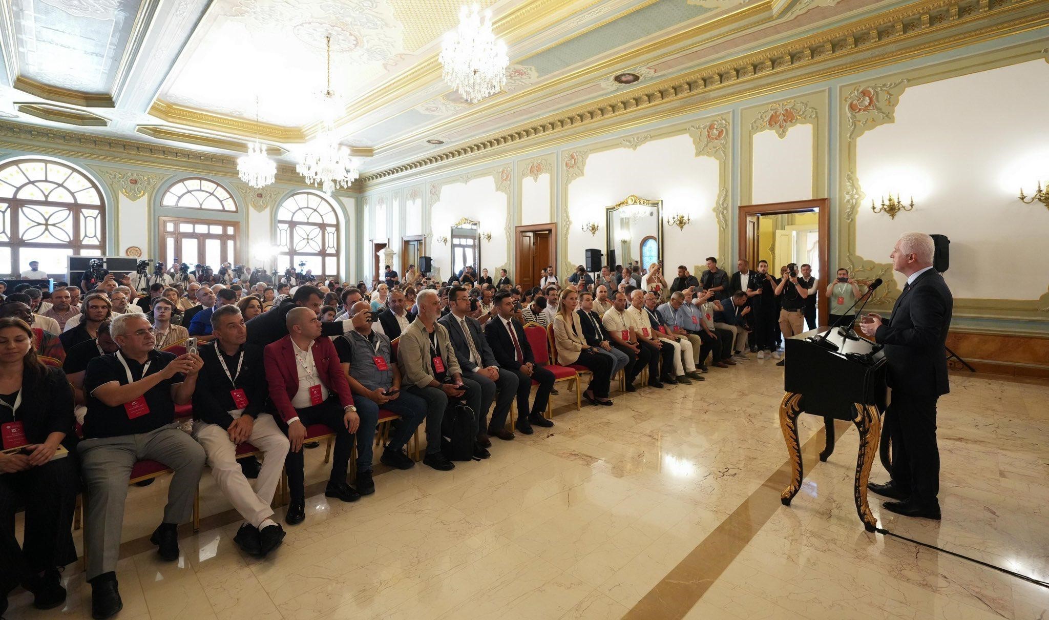 İstanbul Valisi Gül ulusal ve uluslararası basın mensuplarıyla buluştu