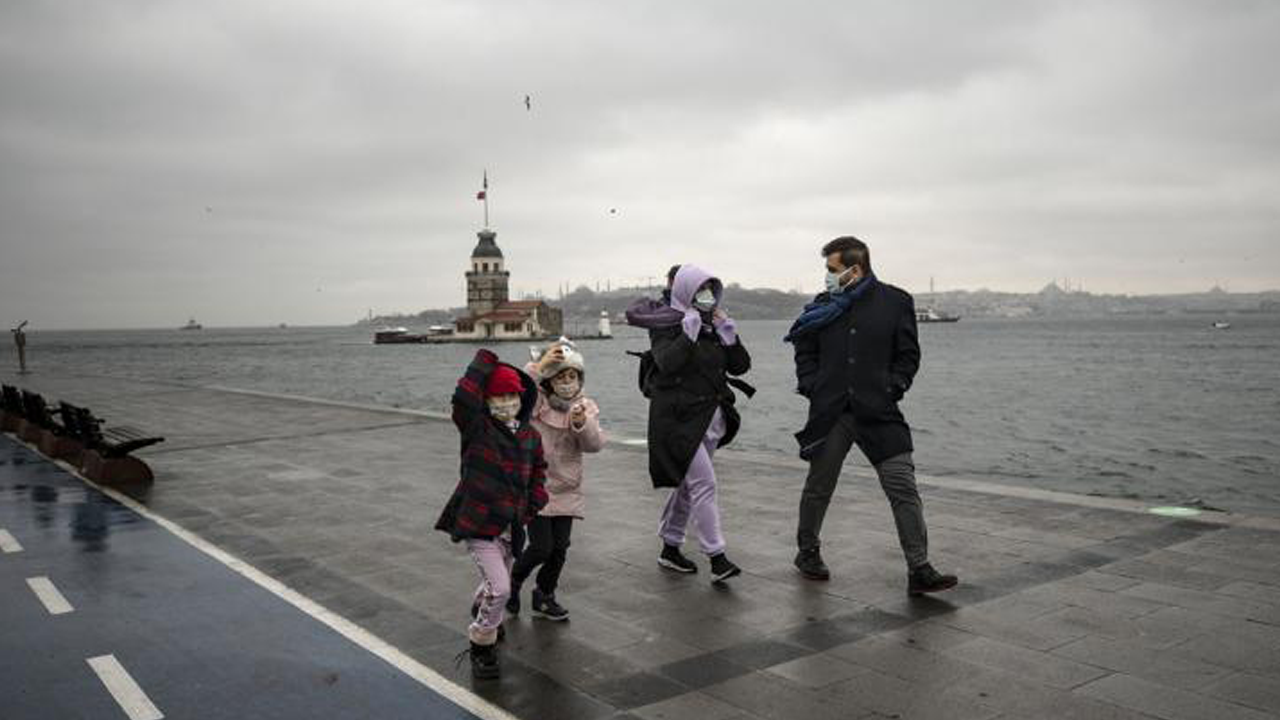İstanbul yağışlı havanın etkisine giriyor! Valilikten sel, su baskını, yıldırım ve kuvvetli rüzgar uyarısı