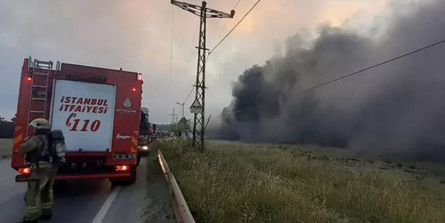 İstanbul yeni güne fabrika yangınıyla uyandı! Çevre ilçelerden ekipler sevk edildi