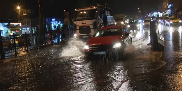İstanbul, yeni haftaya sağanak yağmurla başladı