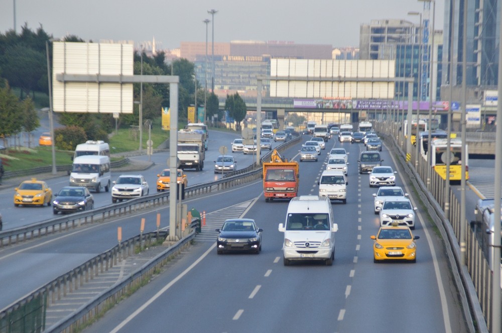 İstanbul yeni haftaya yoğun trafik ile başladı 
