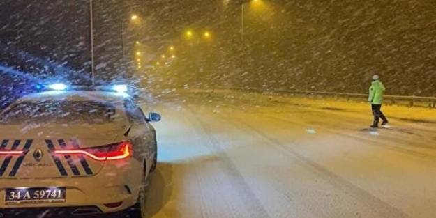 İstanbul yeniden beyaza büründü