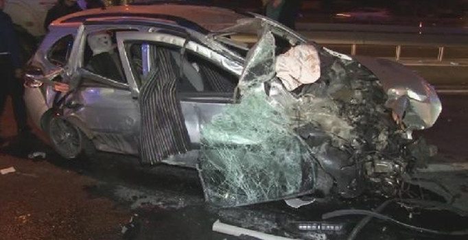 İstanbul Zeytinburnu'nda trafik kazası: 1 ölü, 2 yaralı