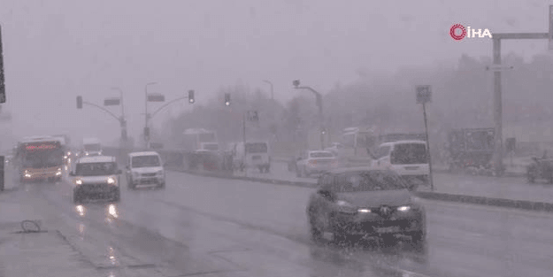 İstanbul'a beklenen kar geldi