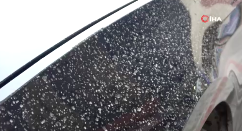 İstanbul’a çamur yağdı, otomobiller çamur içinde kaldı!