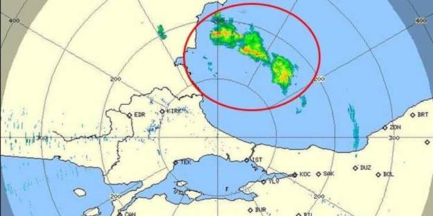 İstanbul'a geliyor! Meteoroloji saat verip uyardı