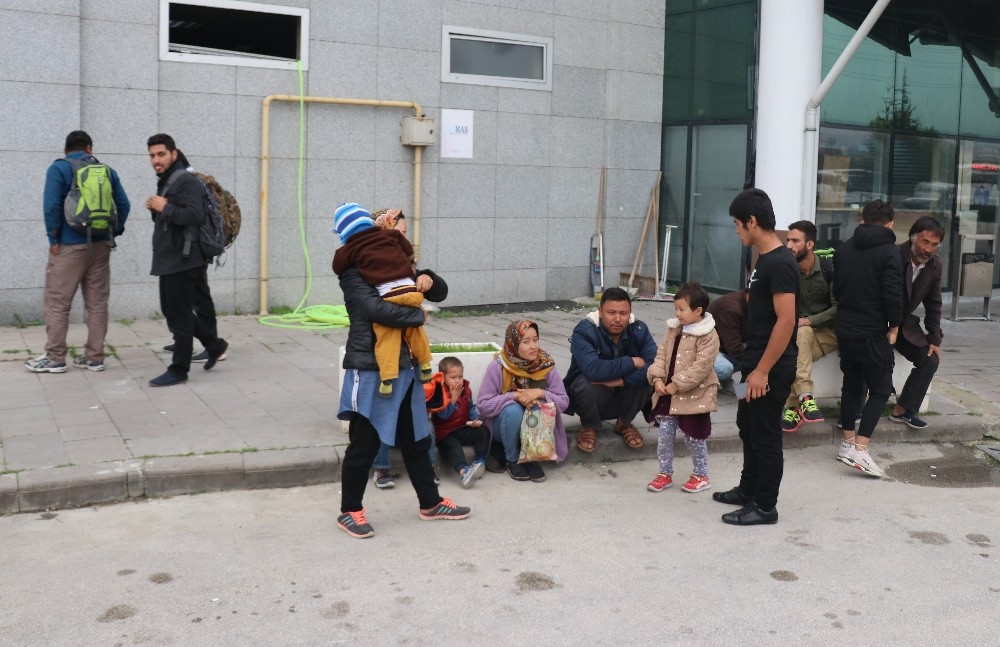 İstanbul’a götürülme vaadiyle 40 mülteci Bolu’da bırakıldı 
