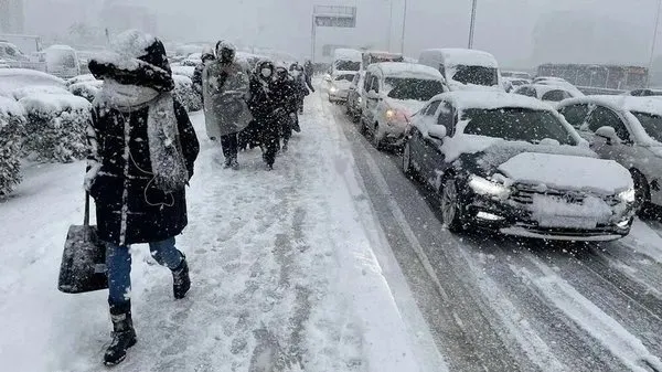 İstanbul'a ilk kar yağışı için tarih verildi! Duyanlar heyecanlandı! Şehir merkezlerinde de etkisini gösterecek