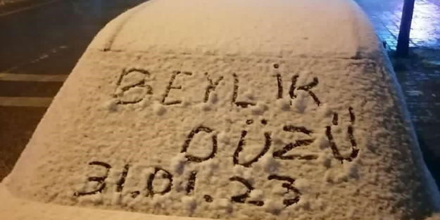 İstanbul'a kar düştü, çocuklar keyfini çıkarmaya başladı