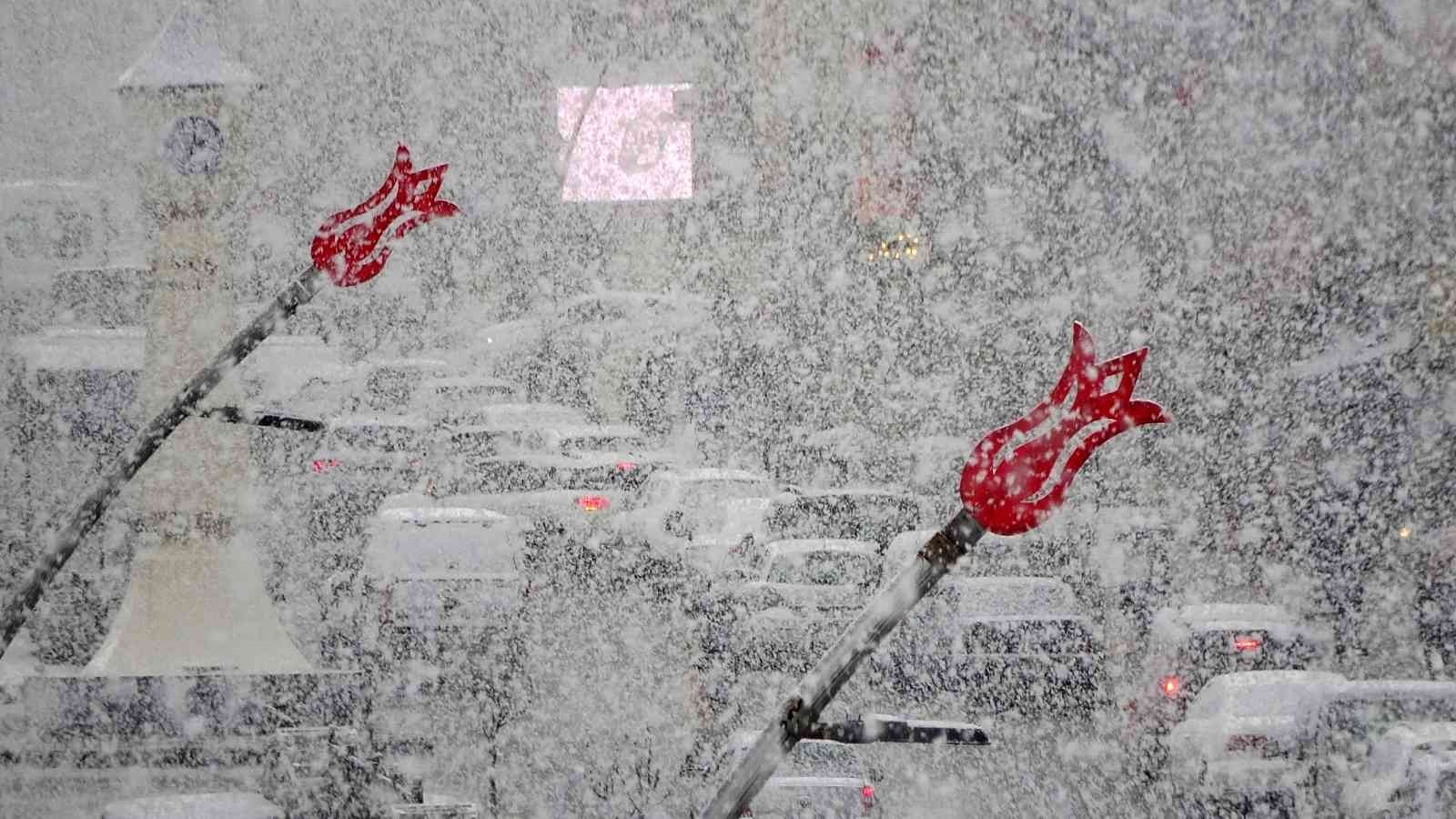 İstanbul'a kar geliyor! Tarih verildi