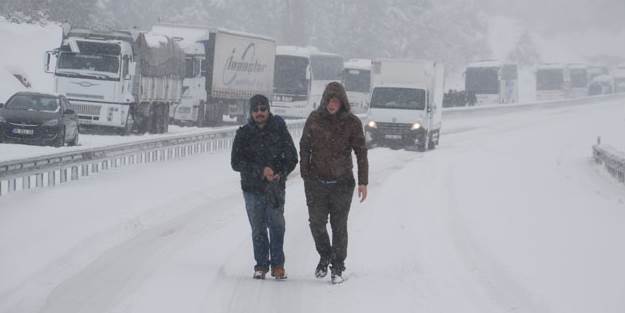 İstanbul'a kar geri döndü