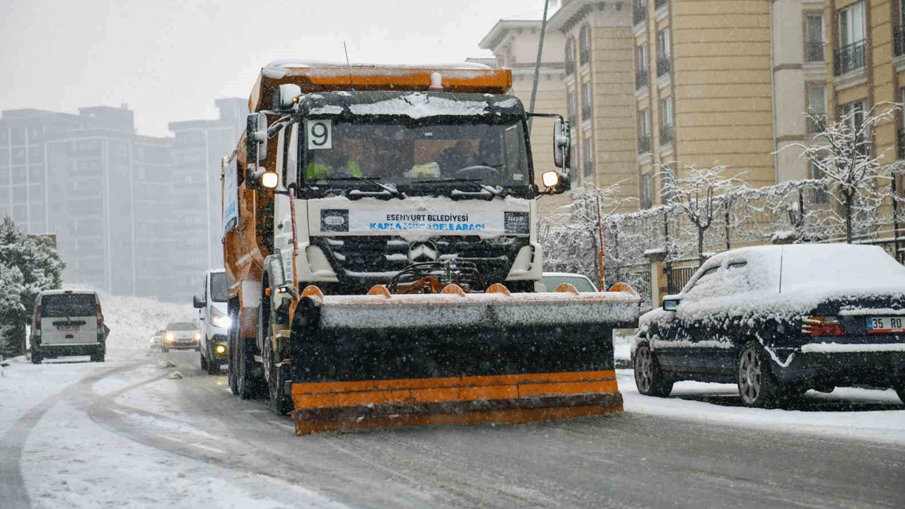 İstanbul'a kar yağdı, Ekrem sınıfta kaldı