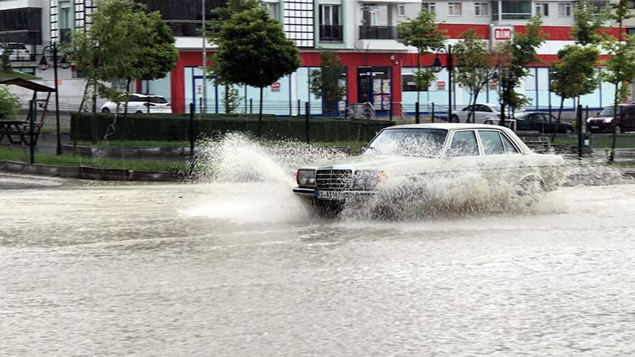İstanbul'a kuvvetli sağanak uyarısı!