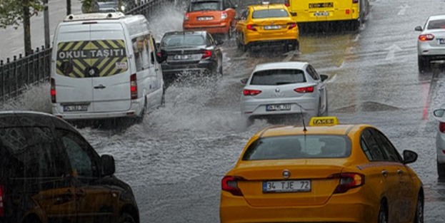 İstanbul'a şok! Yollar göle döndü!