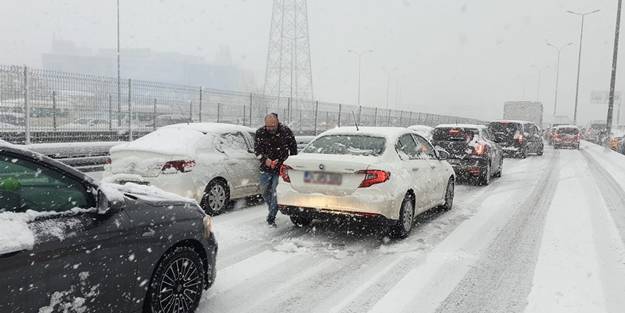 İstanbul'a yeni kar fırtınası geliyor! Tarih verildi