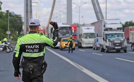 İstanbul’da 1 Mayıs kilitlenmesi: Hangi yollar kapalı, metro çalışıyor mu?