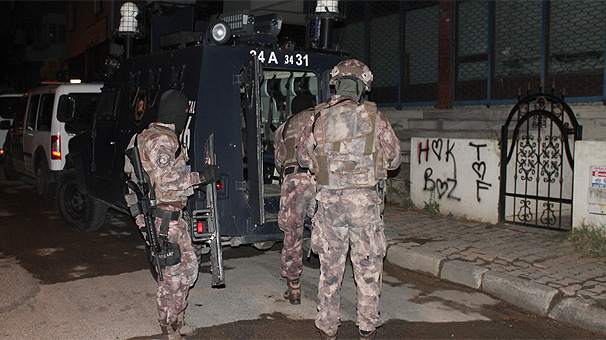 İstanbul'da 12 adrese eş zamanlı baskın!