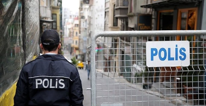 İstanbul'da 14 bin 200 bandrolsüz kitap ele geçirildi