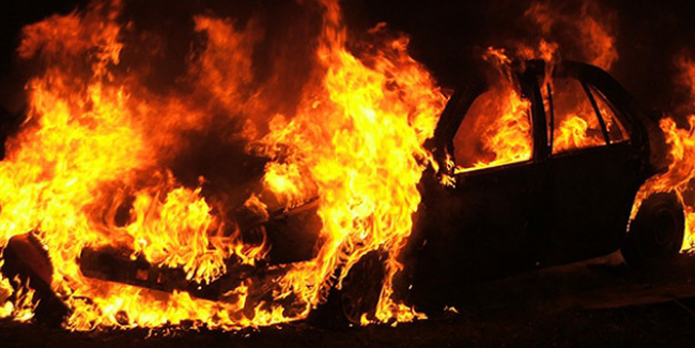 İstanbul'da 3 araç kundaklandı