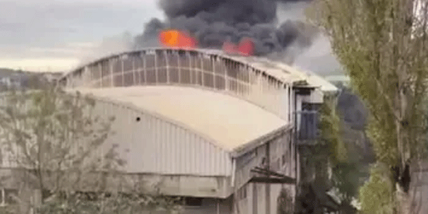 İstanbul'da 3 katlı fabrikada yangın