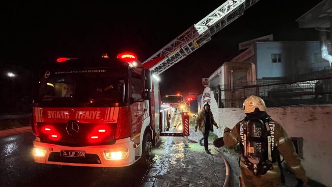 İstanbul'da 3 katlı iş yerinde korkutan yangın