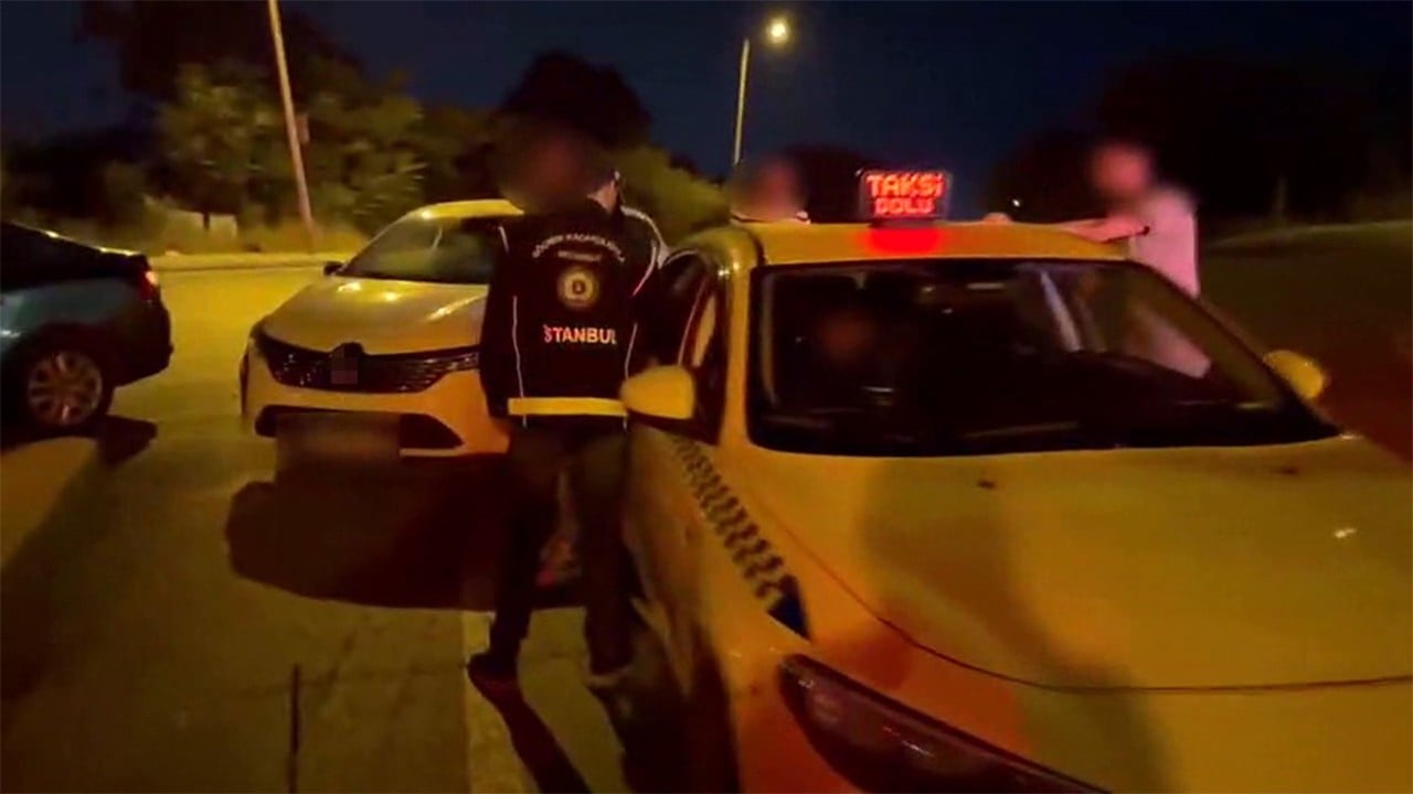 İstanbul’da 39 kaçak göçmenle 4 insan kaçakçısı yakalandı