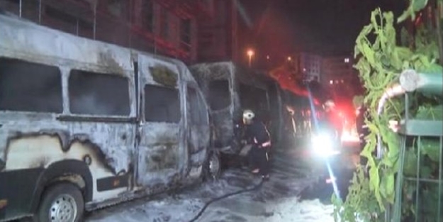 İstanbul'da 4 minibüs kundaklandı! Patlamalar bazı evlerin camlarını kırdı