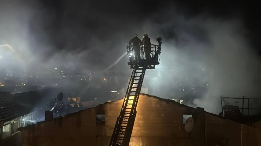 İstanbul'da 5 katlı binada yangın