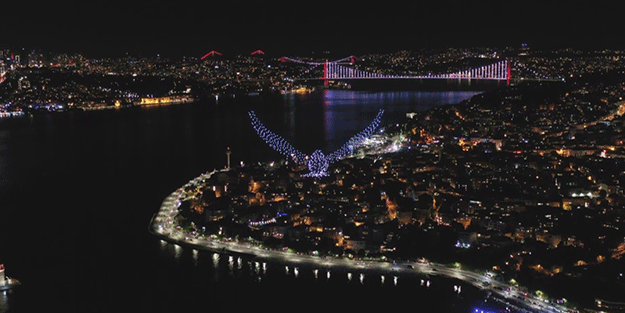 500 drone ile yapıldı! İstanbul’da mest eden görüntüler