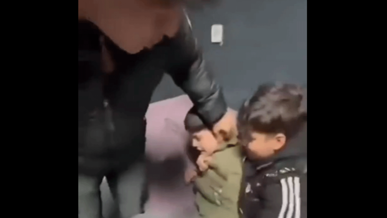 İstanbul’da akılalmaz olay! Gençler engelli çocuğun kulaklarını pense ile kesmeye çalıştı