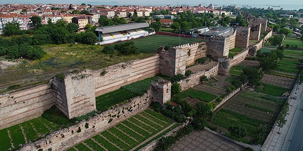 Akıllara durgunluk veren olay! Tarihi surların bulunduğu bölgeye bırakıp gittiler