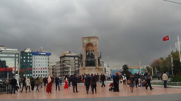 İstanbul'da aniden bastıran yağış etkili oldu