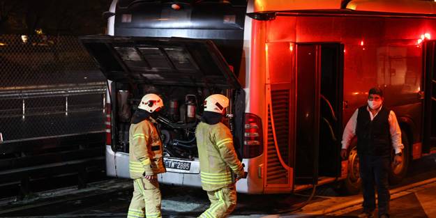 İstanbul'da arızalarla gündeme gelen metrobüste bu kez yangın paniği!