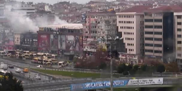 İstanbul'da AVM yangını! Ekipler seferber oldu