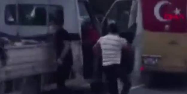 İstanbul'da baltalı yol verme kavgası!