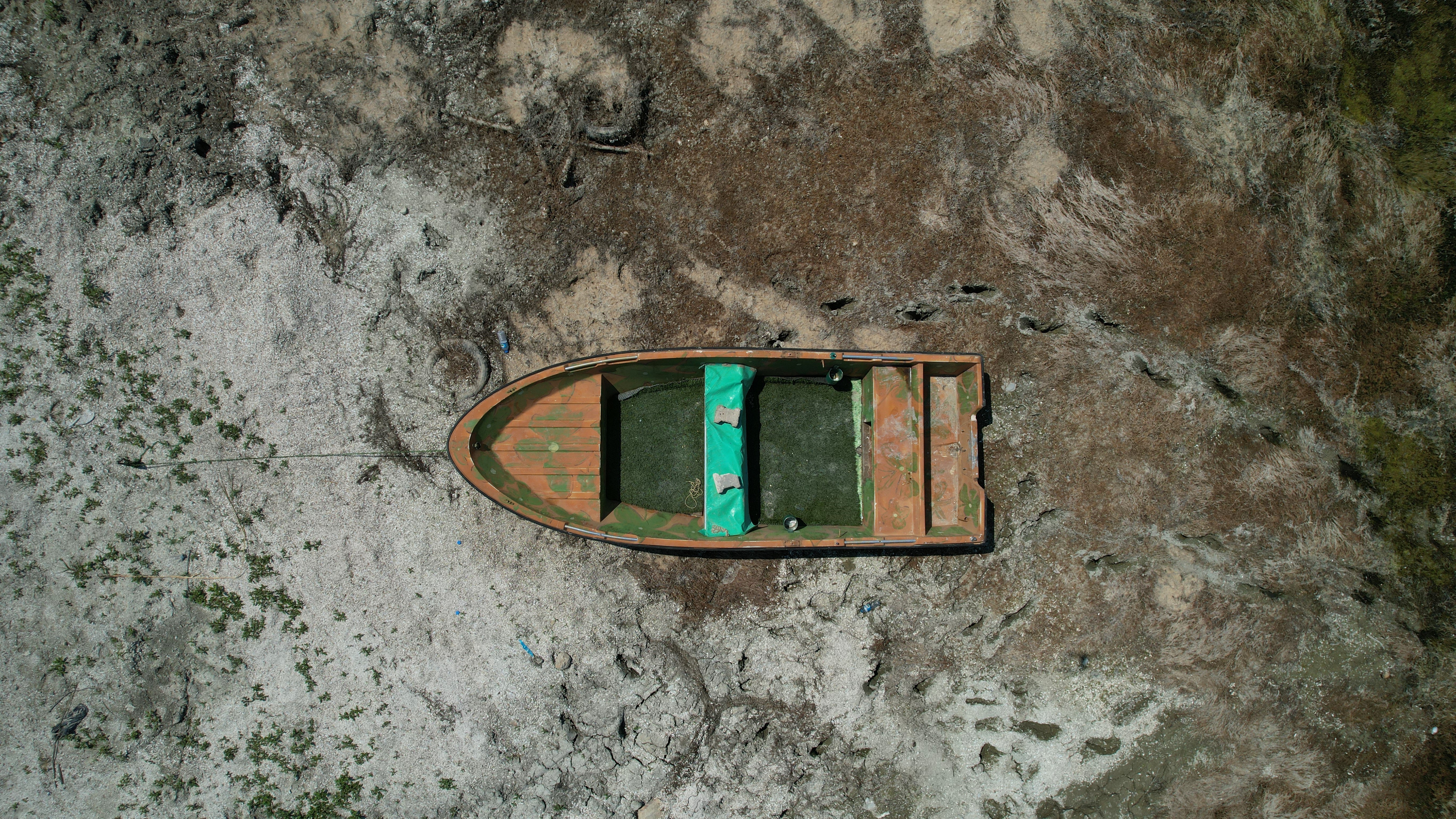 İstanbul'da barajlar çekildi! Kavurucu sıcaklar tarihi yolu ortaya çıkardı