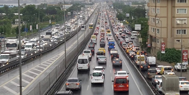 İstanbul'da bayram trafiği başladı