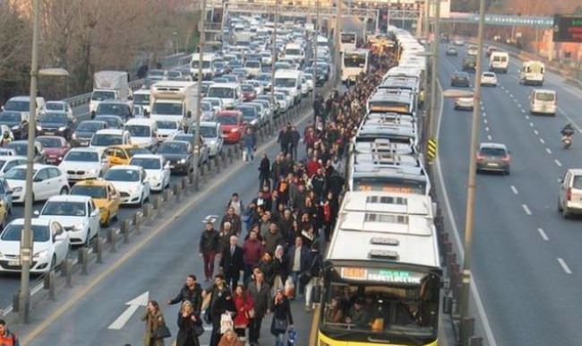 İstanbul'da bazı yollar trafiğe kapatılıyor!